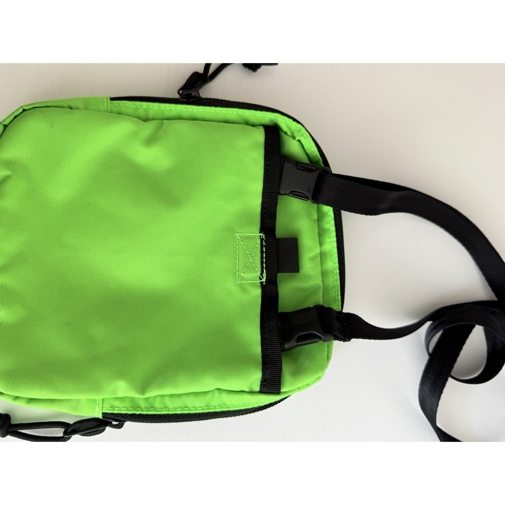 New The Brown Buffalo Conceal Sling Lime Green STORMPROOF Nylon Crossbody Sample - Picture 4 of 13